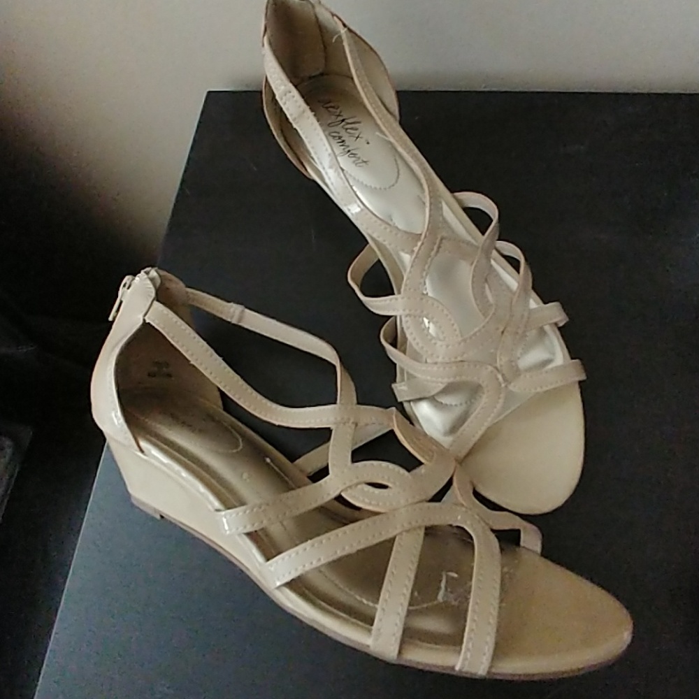Ladies mini wedge tan neutral size 9.5